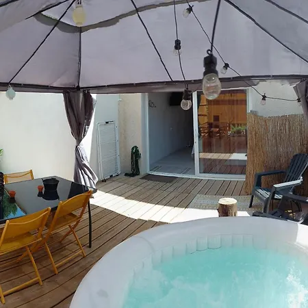 D Hotes 2 Personnes Jacuzzi Prive Proche Cite Medievale Bed & Breakfast *